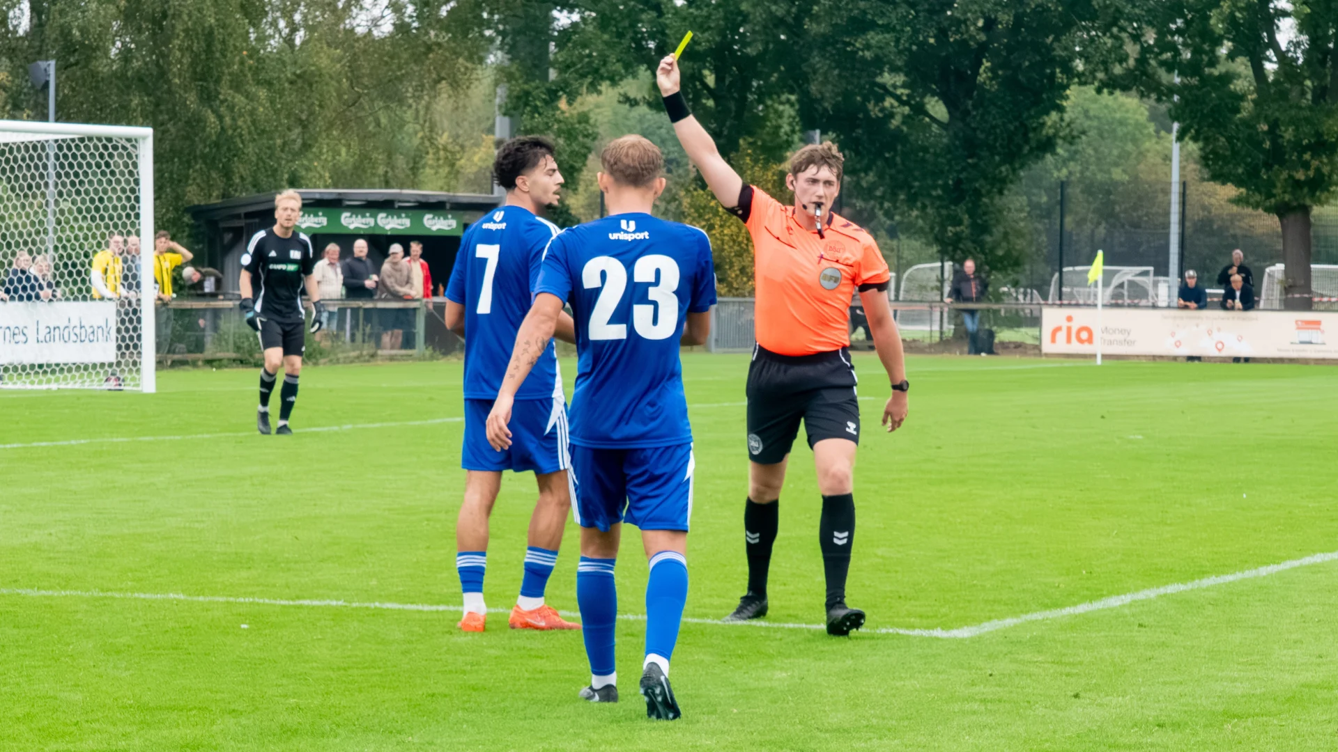 Magnus Dilling (i orange). Foto: Jakob Termansen
